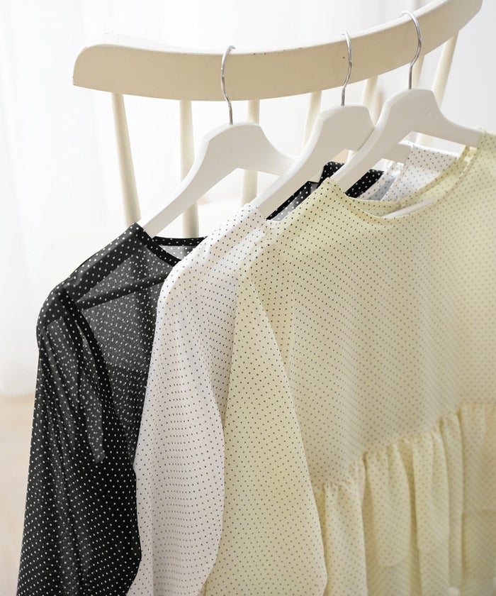 ブラウス トップス クルーネック ドット 柄 春 秋 夏 晩夏 ホワイト アイボリー ベージュ ブラック 長袖 シアー 透け感 抜け感 シースルー 涼しい 清涼感 軽い 軽量