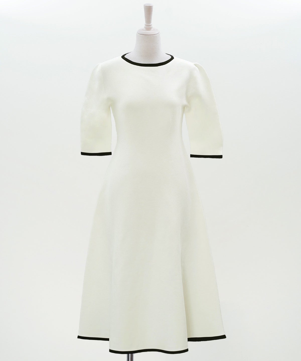 ホールガーメント バイカラー ニットワンピース ボートネック 五分袖 フレア ウエストシェイプ きれいめ 上品 体型カバー セットアップ風 カーディガン合わせ デニムジャケット 大人カジュアル 白