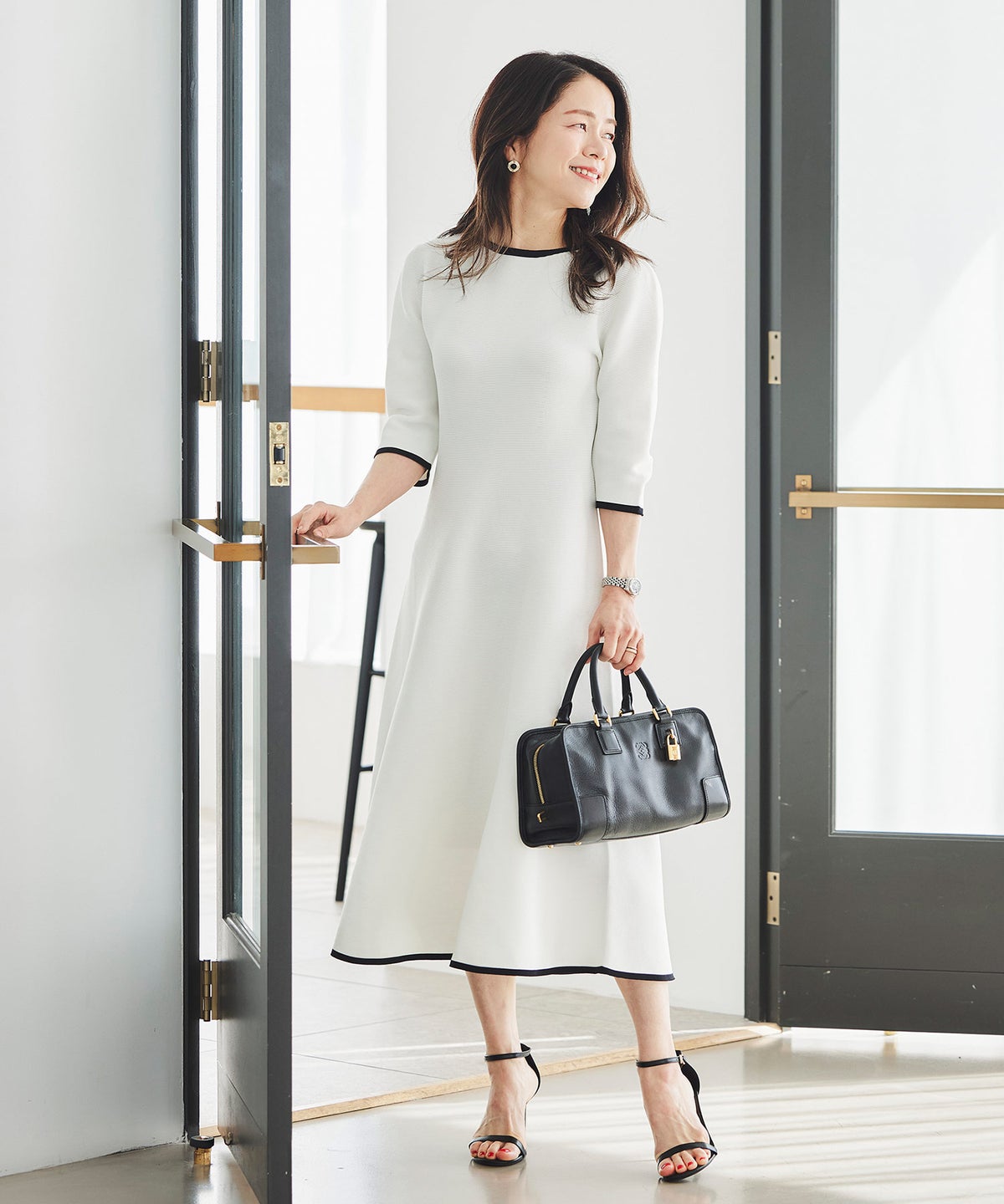 ホールガーメント バイカラー ニットワンピース ボートネック 五分袖 フレア ウエストシェイプ きれいめ 上品 体型カバー セットアップ風 カーディガン合わせ デニムジャケット 大人カジュアル 白