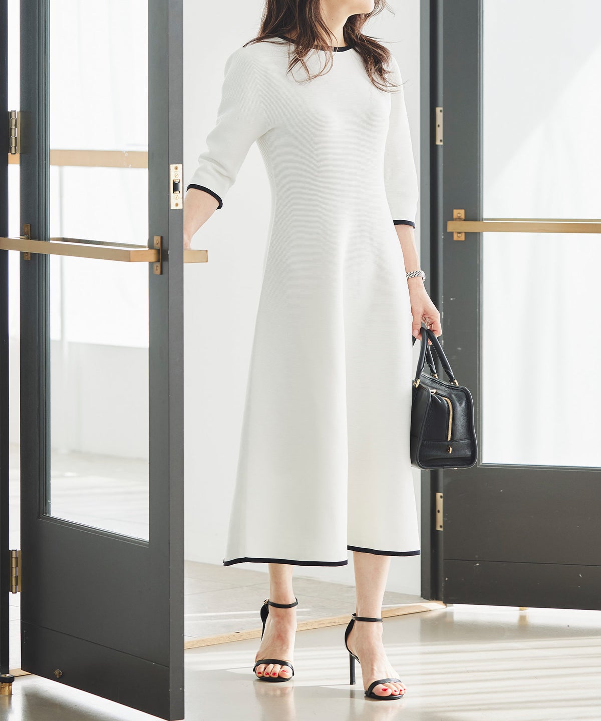 ホールガーメント バイカラー ニットワンピース ボートネック 五分袖 フレア ウエストシェイプ きれいめ 上品 体型カバー セットアップ風 カーディガン合わせ デニムジャケット 大人カジュアル 白