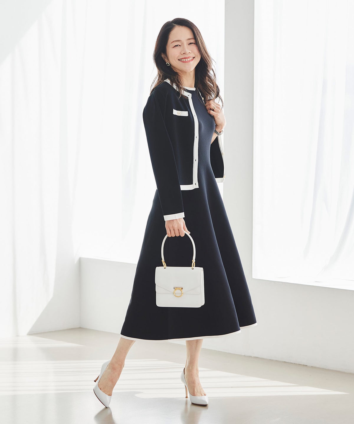 ホールガーメント バイカラー ニットワンピース ボートネック 五分袖 フレア ウエストシェイプ きれいめ 上品 体型カバー セットアップ風 カーディガン合わせ デニムジャケット 大人カジュアル 黒