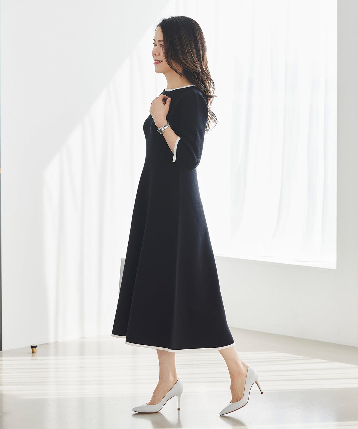 ホールガーメント バイカラー ニットワンピース ボートネック 五分袖 フレア ウエストシェイプ きれいめ 上品 体型カバー セットアップ風 カーディガン合わせ デニムジャケット 大人カジュアル 黒