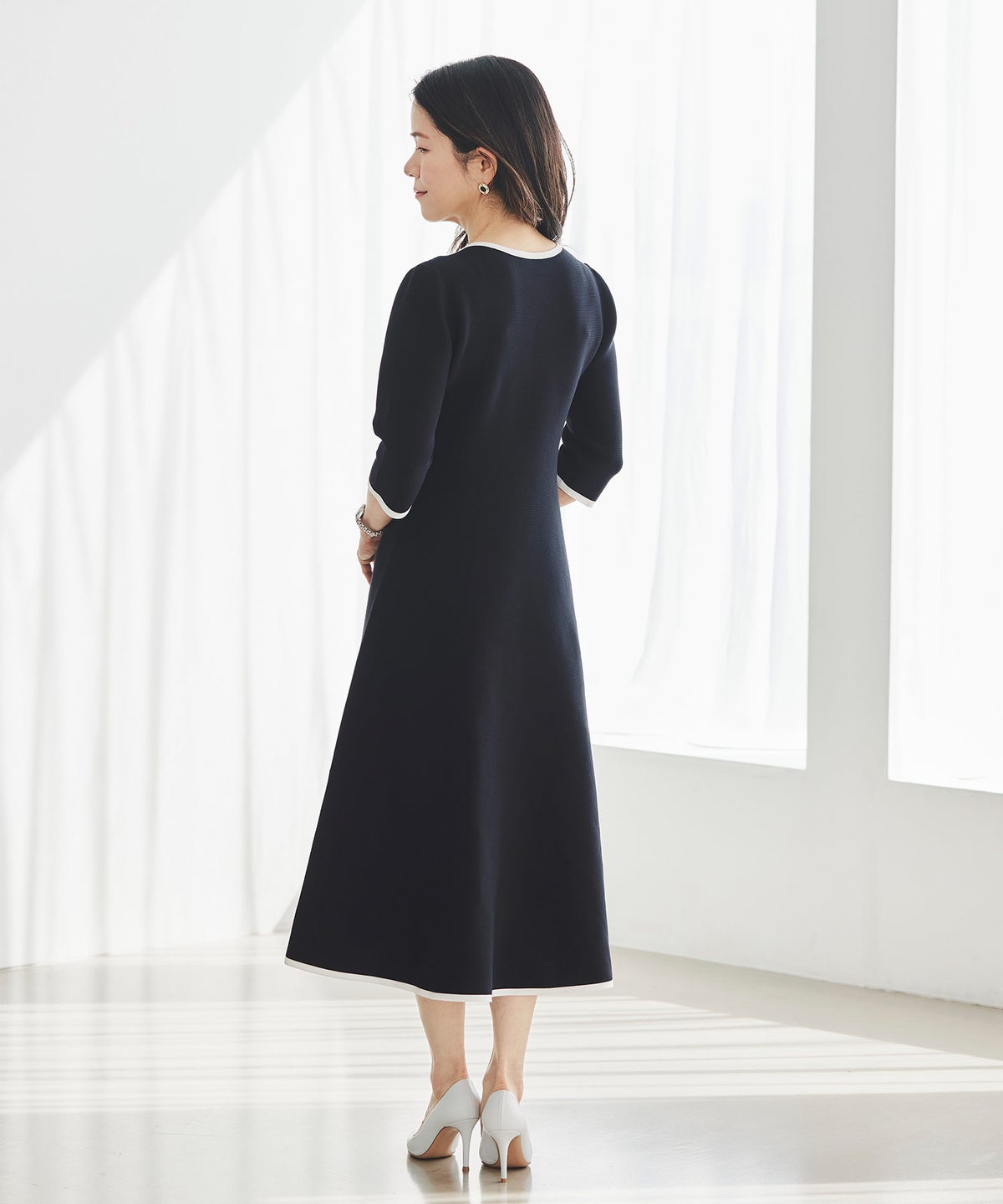 ホールガーメント バイカラー ニットワンピース ボートネック 五分袖 フレア ウエストシェイプ きれいめ 上品 体型カバー セットアップ風 カーディガン合わせ デニムジャケット 大人カジュアル 黒
