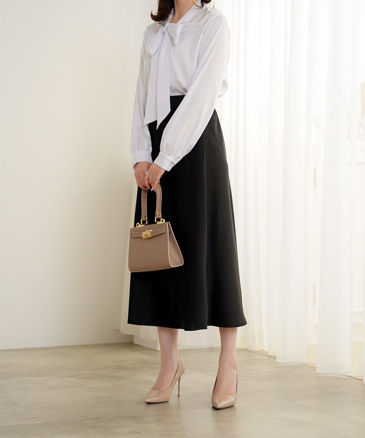 サテン ボウタイ ブラウス レディース ファッション M ホワイト ピンクベージュ ブラック