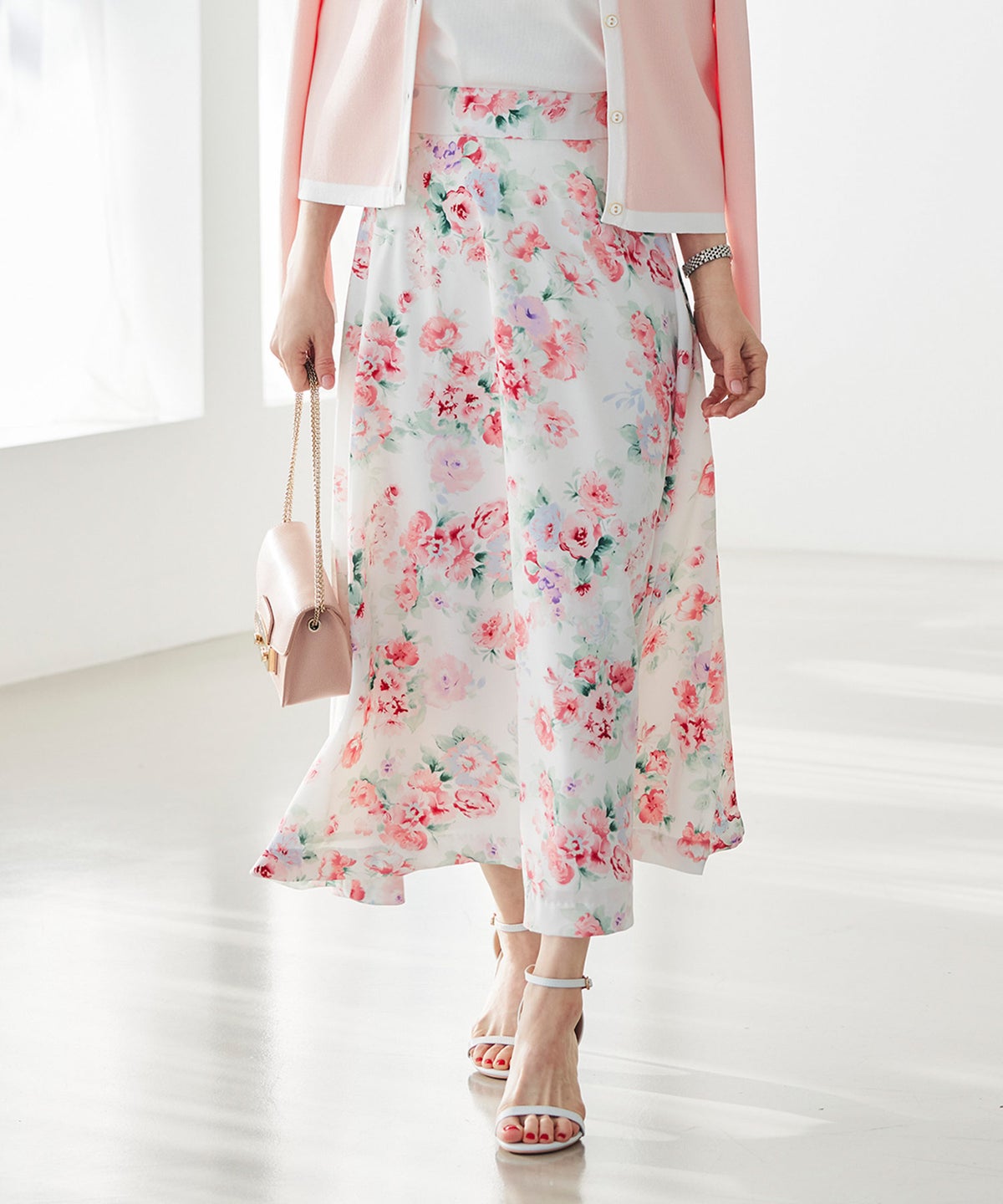 花柄 スカート ギャザー フレア ミドル丈 通勤 カジュアル フェミニン 大人かわいい 上品 モノトーン ピンク ジョイントスペース