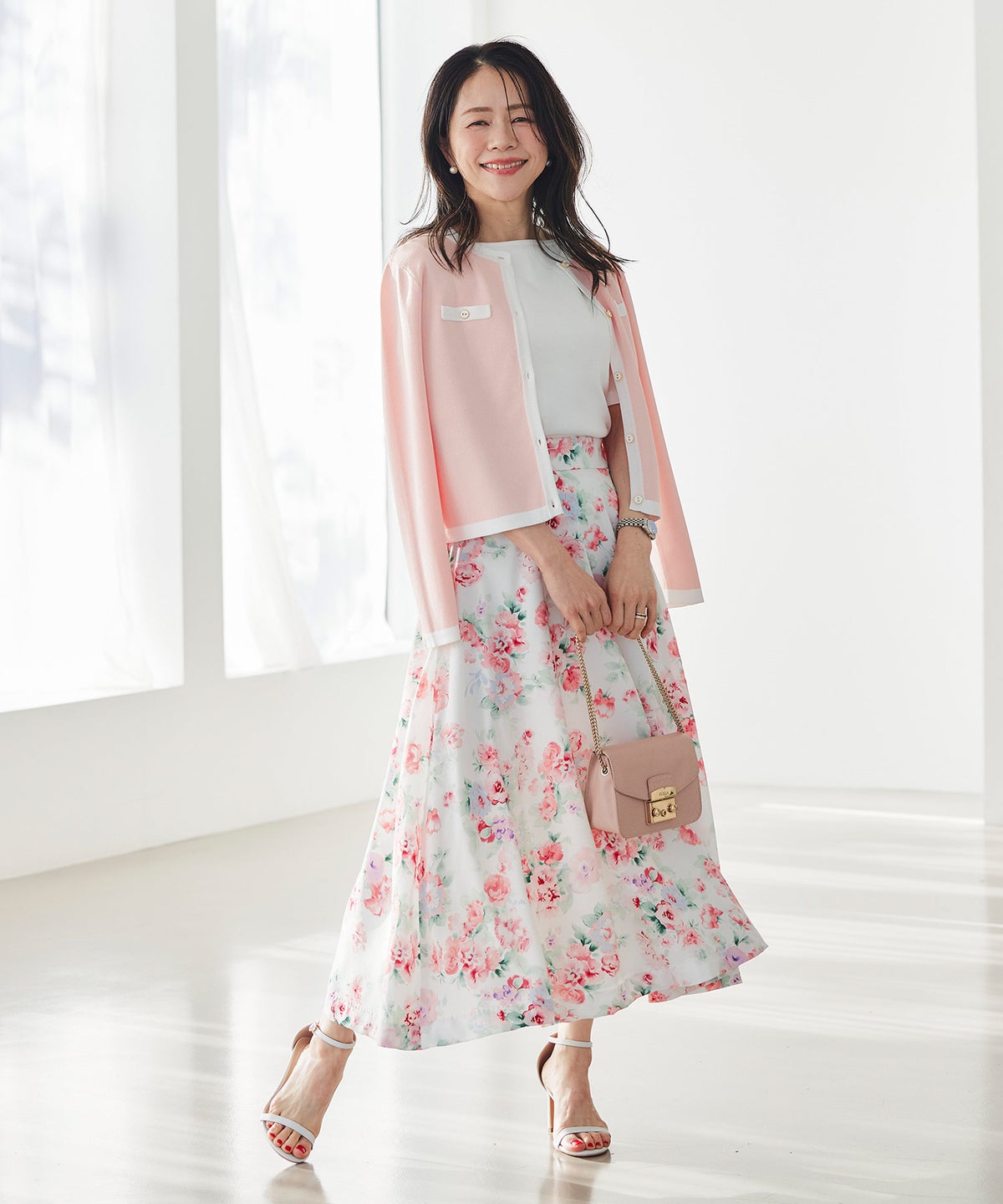 花柄 スカート ギャザー フレア ミドル丈 通勤 カジュアル フェミニン 大人かわいい 上品 モノトーン ピンク ジョイントスペース