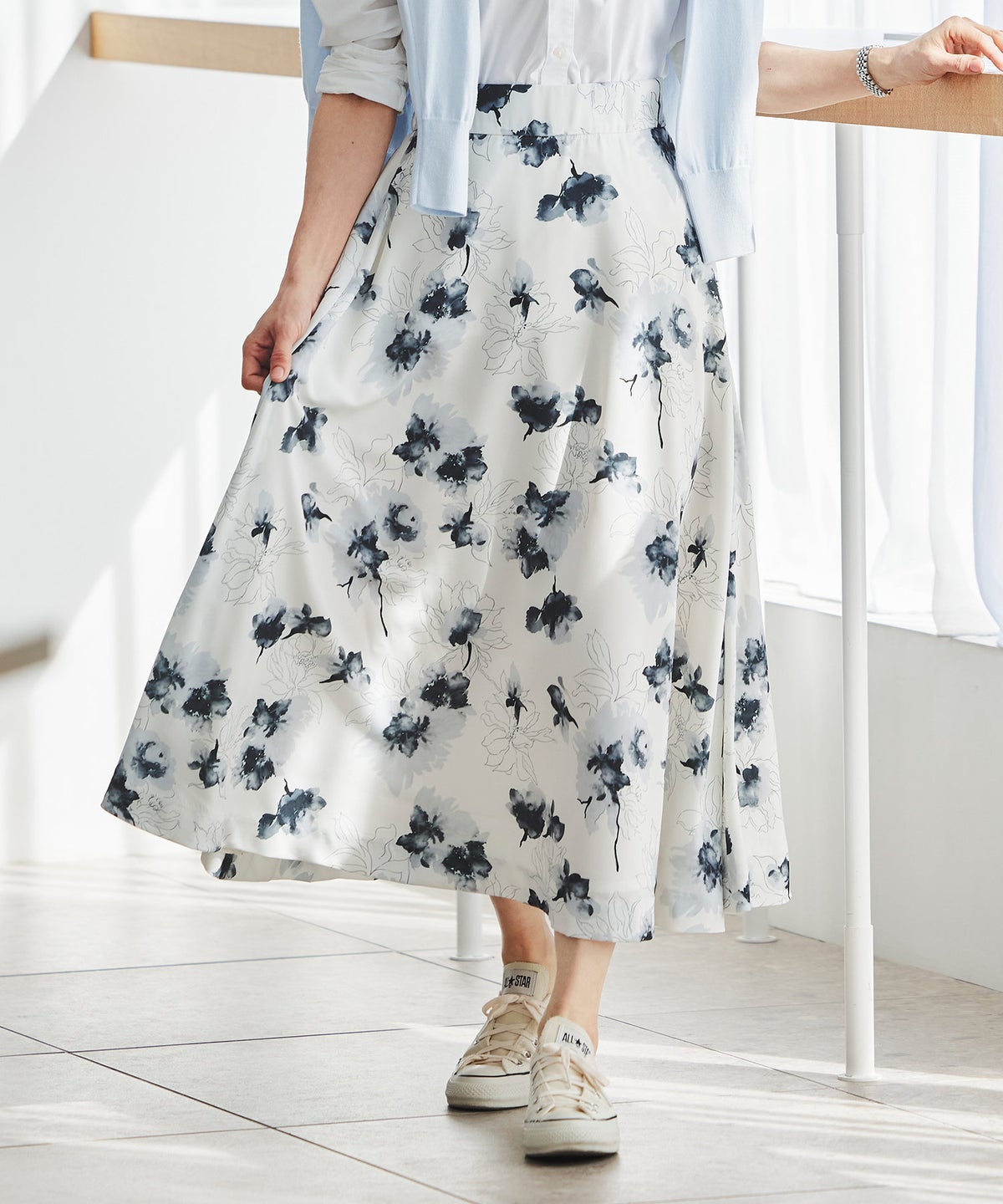 花柄 スカート ギャザー フレア ミドル丈 通勤 カジュアル フェミニン 大人かわいい 上品 モノトーン ピンク ジョイントスペース