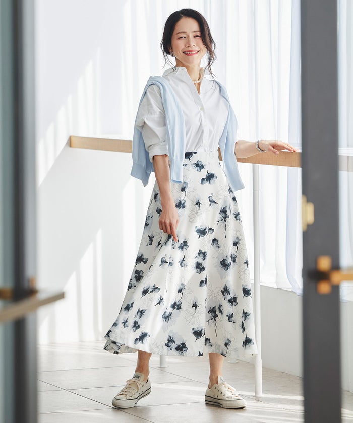 花柄 スカート ギャザー フレア ミドル丈 通勤 カジュアル フェミニン 大人かわいい 上品 モノトーン ピンク ジョイントスペース