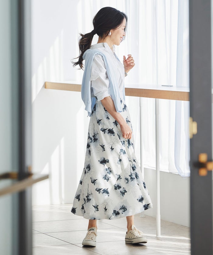 花柄 スカート ギャザー フレア ミドル丈 通勤 カジュアル フェミニン 大人かわいい 上品 モノトーン ピンク ジョイントスペース