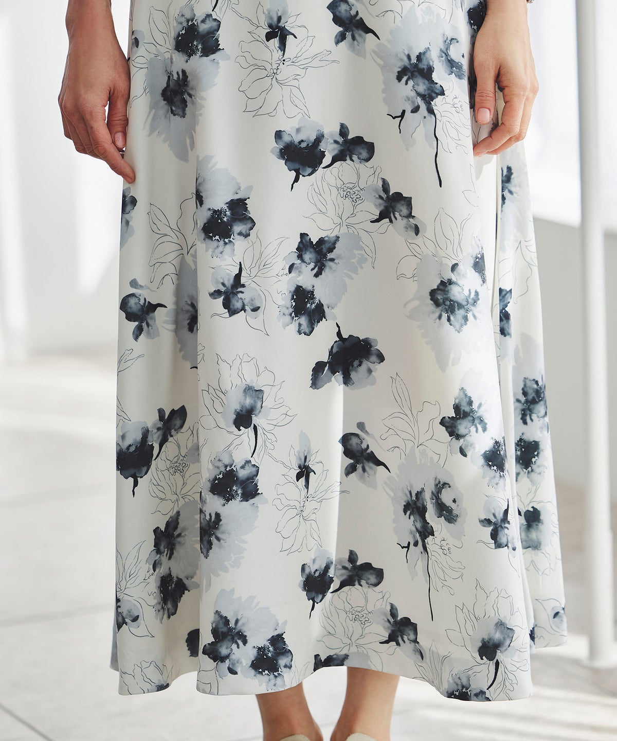 花柄 スカート ギャザー フレア ミドル丈 通勤 カジュアル フェミニン 大人かわいい 上品 モノトーン ピンク ジョイントスペース