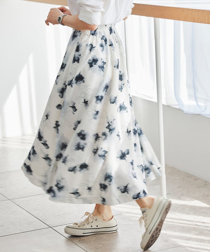 花柄 スカート ギャザー フレア ミドル丈 通勤 カジュアル フェミニン 大人かわいい 上品 モノトーン ピンク ジョイントスペース