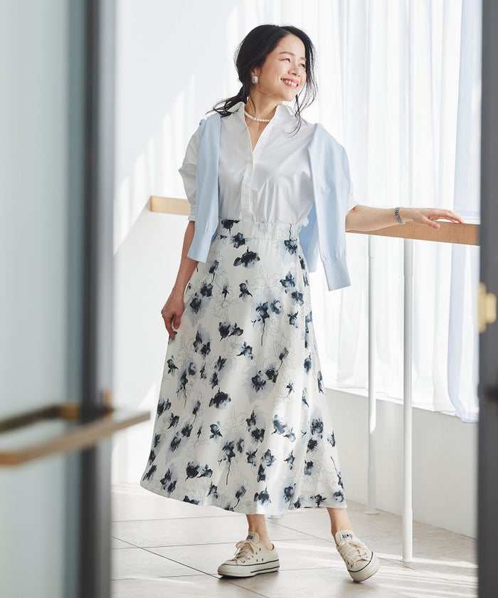 花柄 スカート ギャザー フレア ミドル丈 通勤 カジュアル フェミニン 大人かわいい 上品 モノトーン ピンク ジョイントスペース