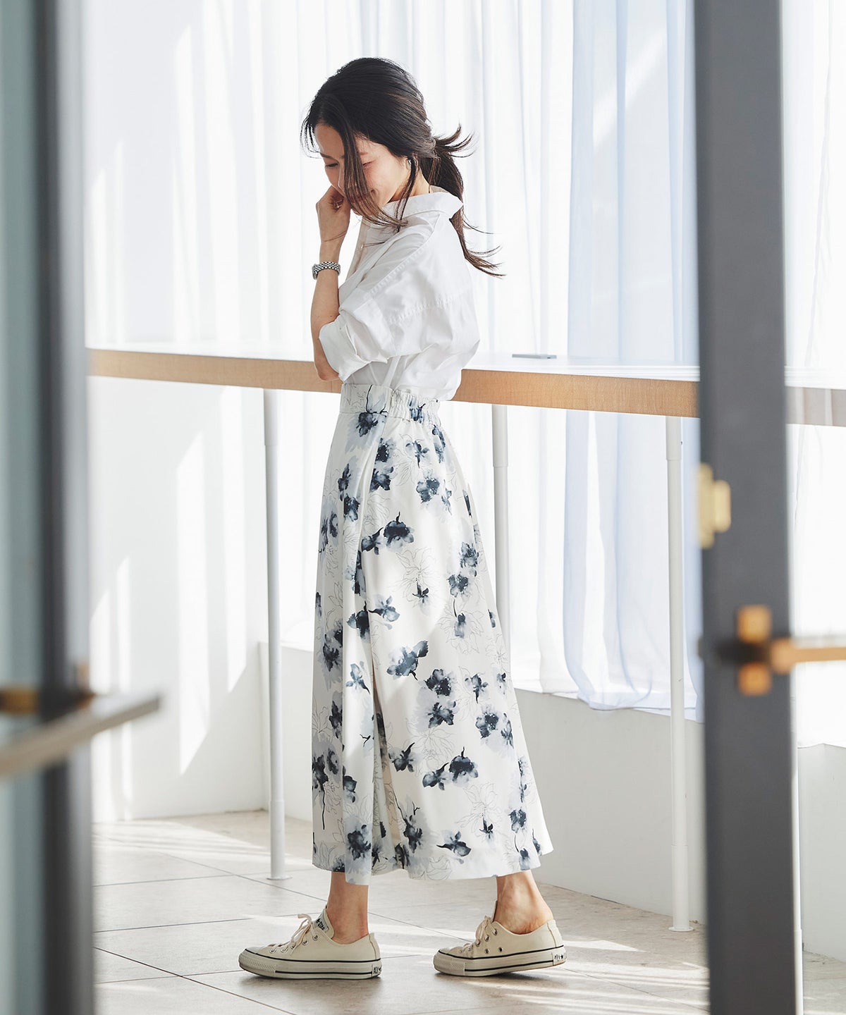 花柄 スカート ギャザー フレア ミドル丈 通勤 カジュアル フェミニン 大人かわいい 上品 モノトーン ピンク ジョイントスペース