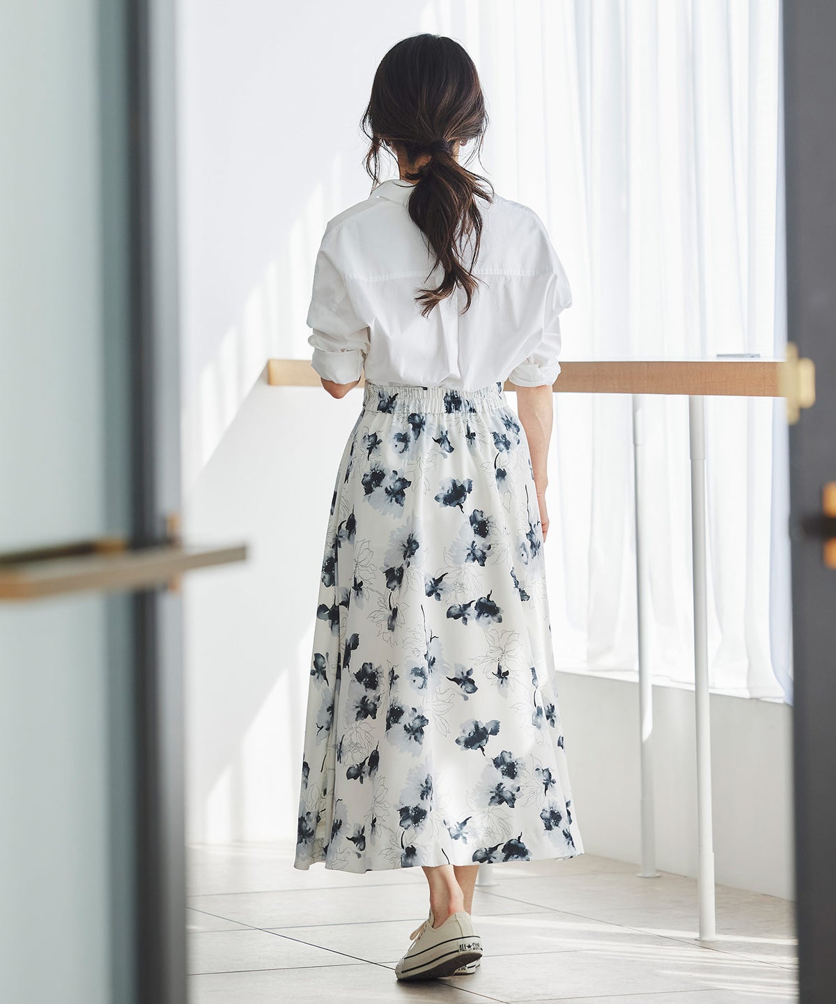 花柄 スカート ギャザー フレア ミドル丈 通勤 カジュアル フェミニン 大人かわいい 上品 モノトーン ピンク ジョイントスペース