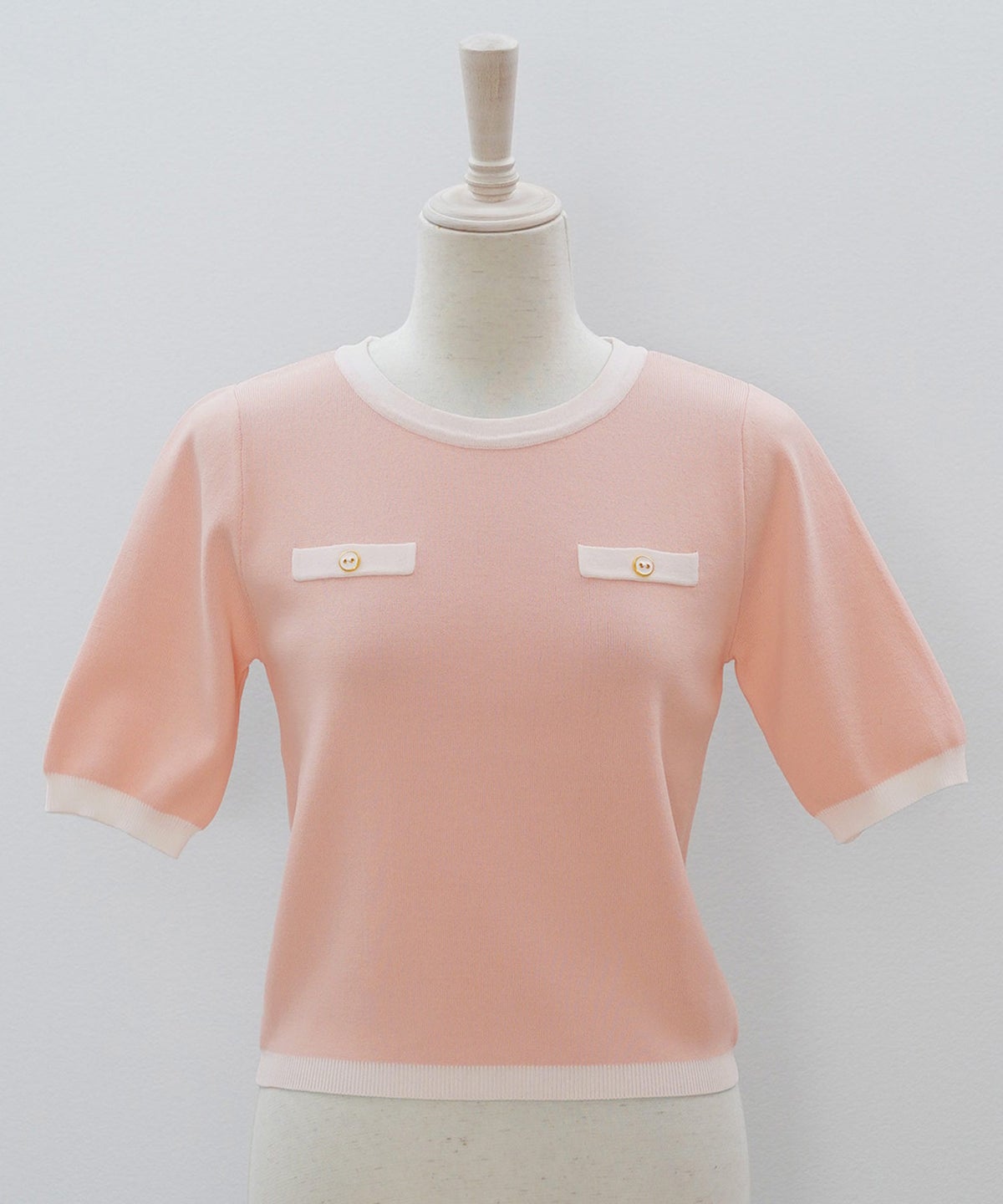 半袖ニット 配色トリム 金縁ボタン 薄手 春夏秋 レディース アンサンブル コンパクト丈 クルーネック 飾りポケット ピンク