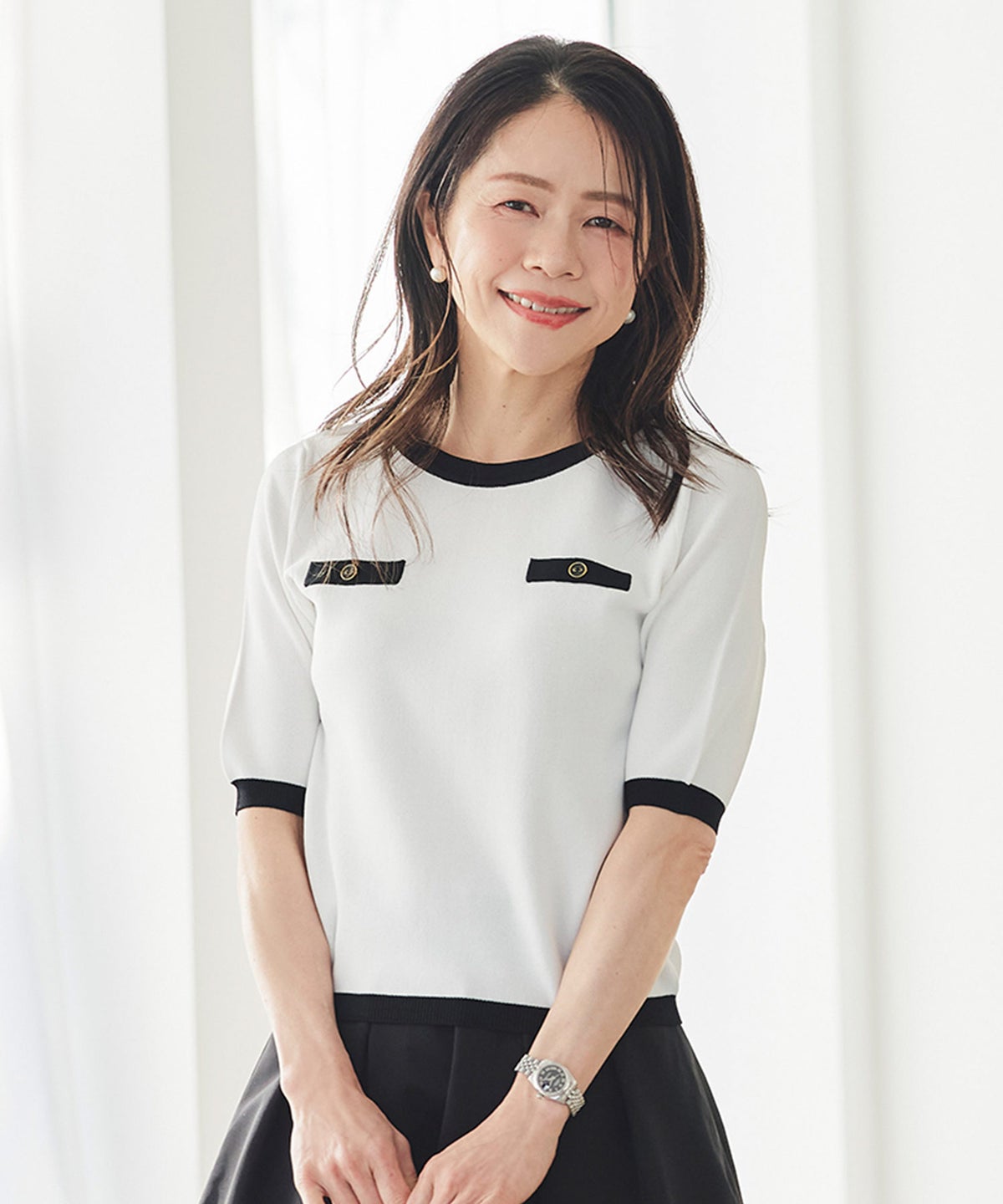 半袖ニット 配色トリム 金縁ボタン 薄手 春夏秋 レディース アンサンブル コンパクト丈 クルーネック 飾りポケット ホワイト