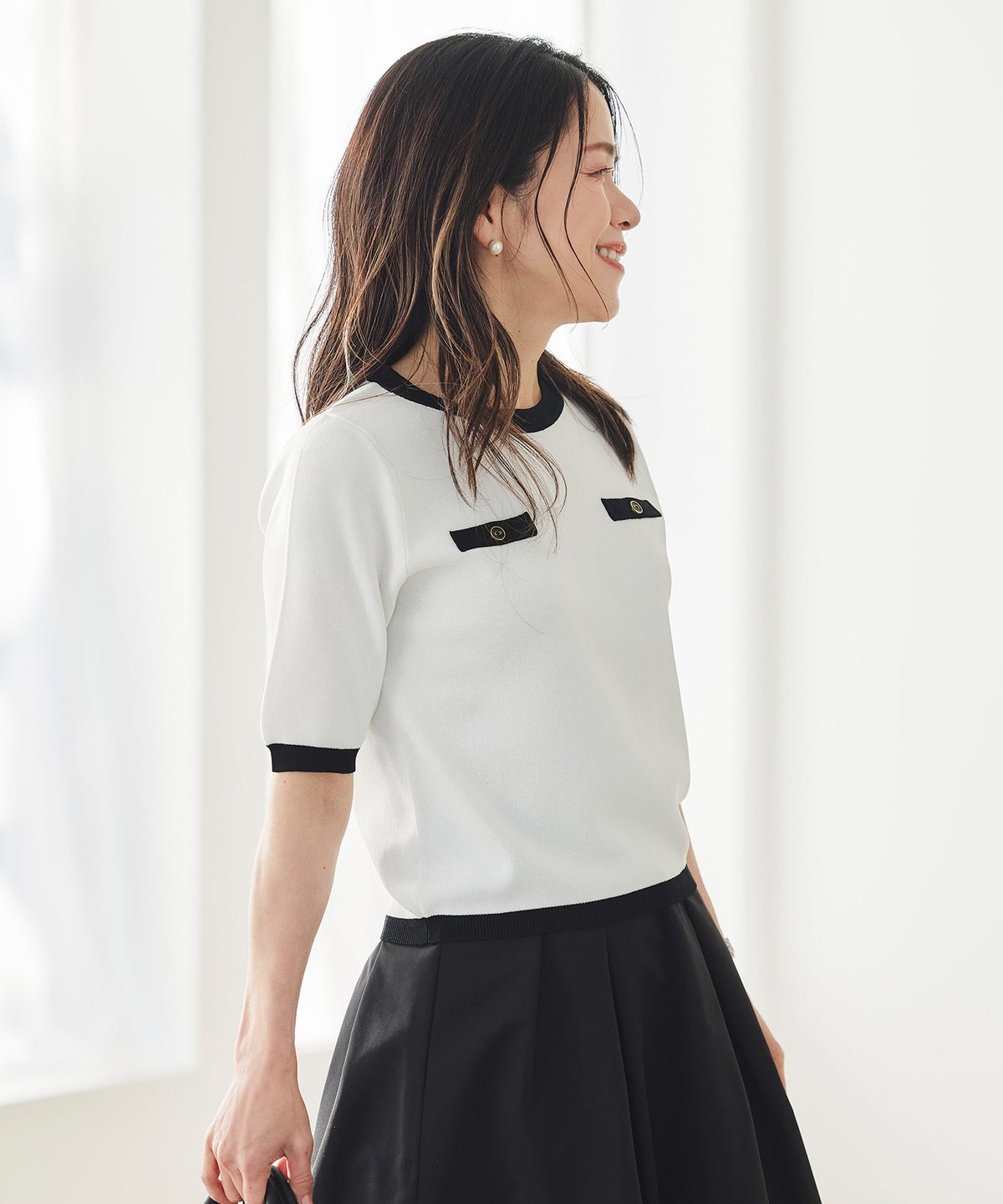 半袖ニット 配色トリム 金縁ボタン 薄手 春夏秋 レディース アンサンブル コンパクト丈 クルーネック 飾りポケット ホワイト