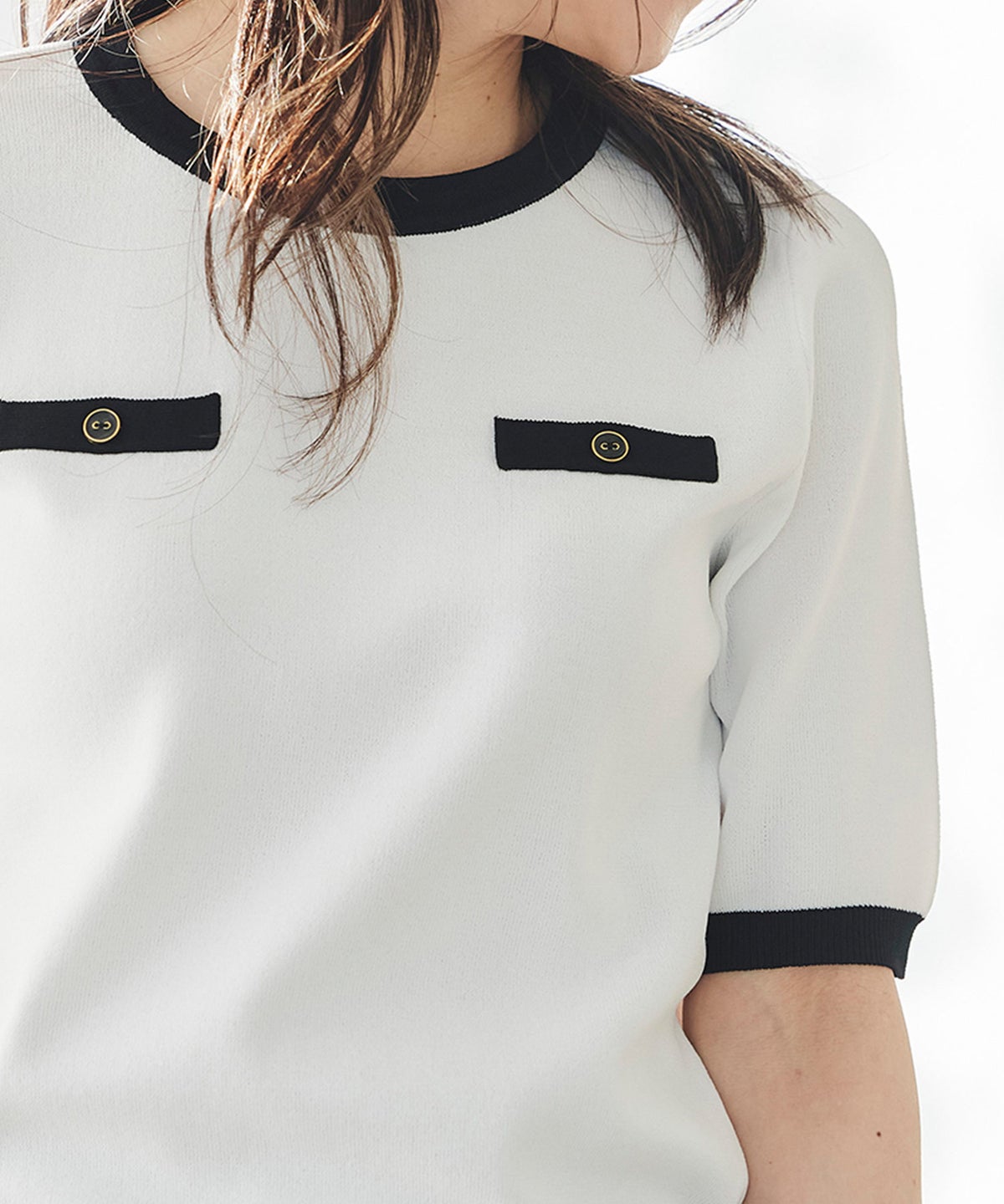 半袖ニット 配色トリム 金縁ボタン 薄手 春夏秋 レディース アンサンブル コンパクト丈 クルーネック 飾りポケット ホワイト