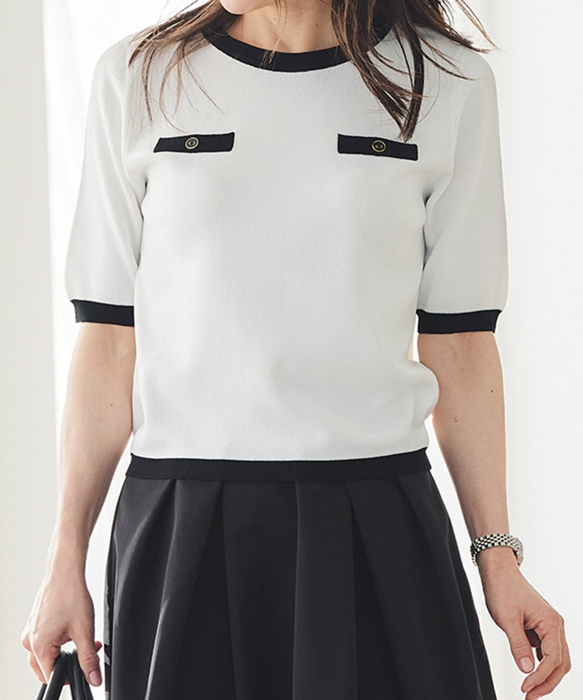 半袖ニット 配色トリム 金縁ボタン 薄手 春夏秋 レディース アンサンブル コンパクト丈 クルーネック 飾りポケット ホワイト