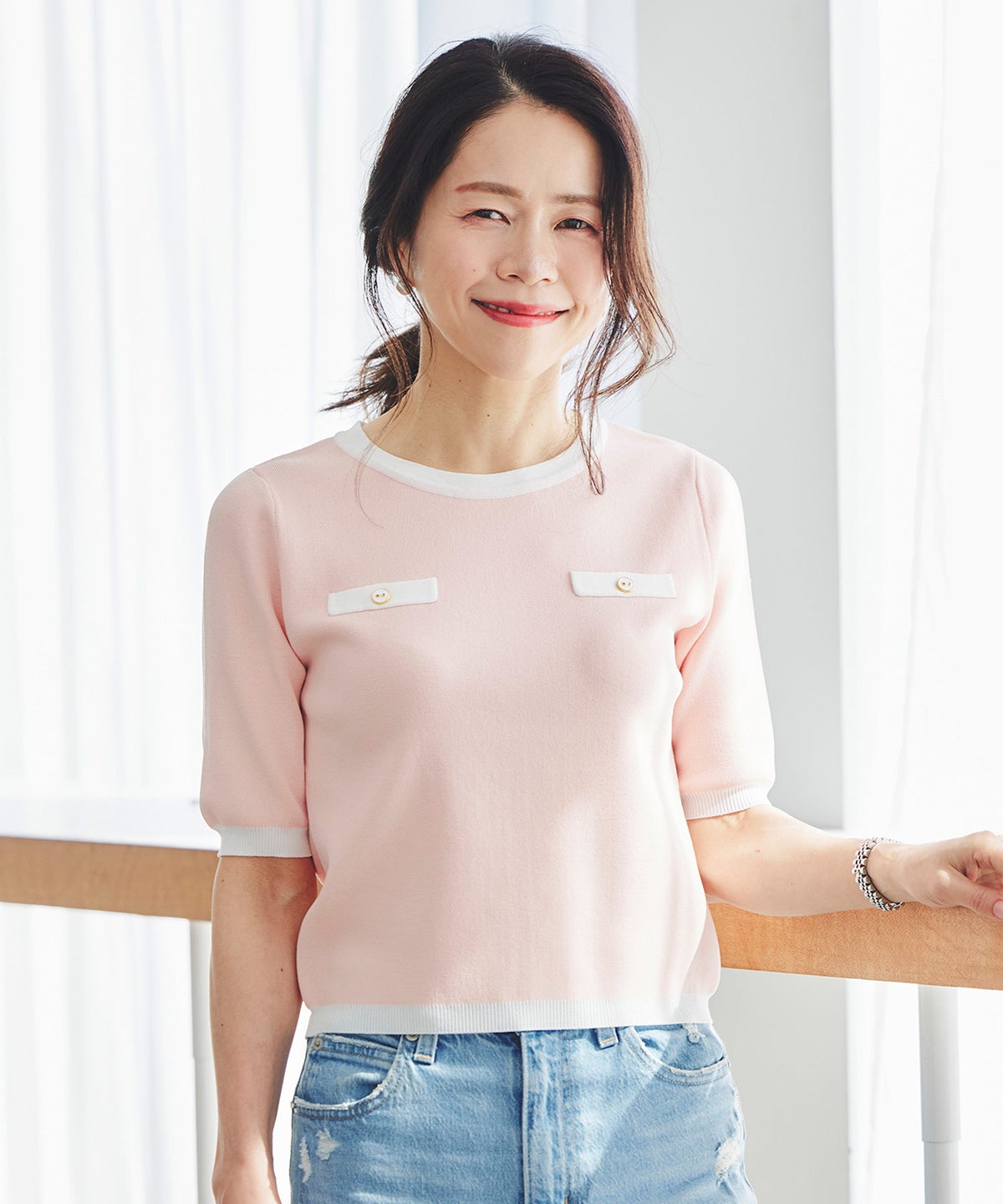 半袖ニット 配色トリム 金縁ボタン 薄手 春夏秋 レディース アンサンブル コンパクト丈 クルーネック 飾りポケット ピンク