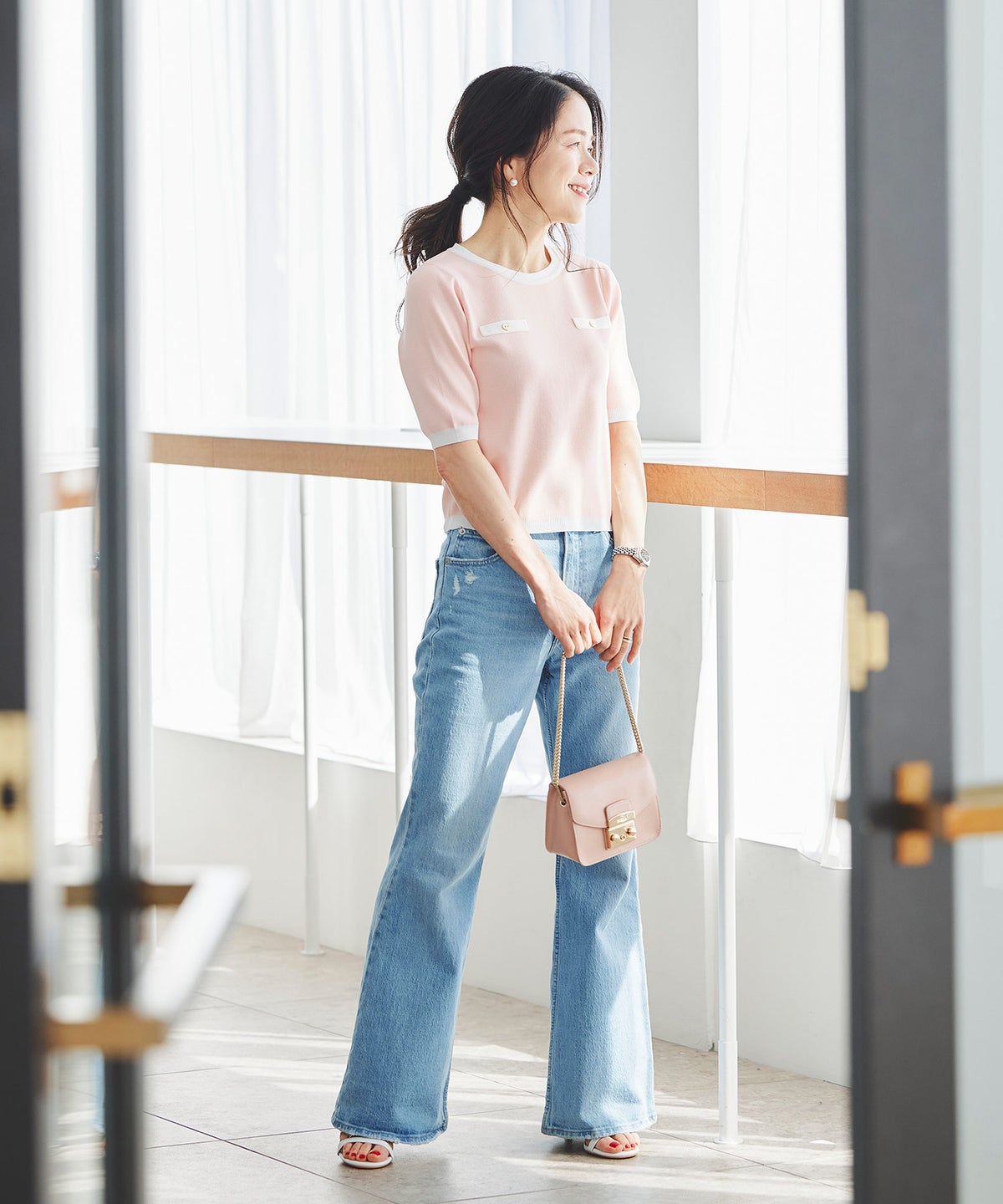 半袖ニット 配色トリム 金縁ボタン 薄手 春夏秋 レディース アンサンブル コンパクト丈 クルーネック 飾りポケット ピンク