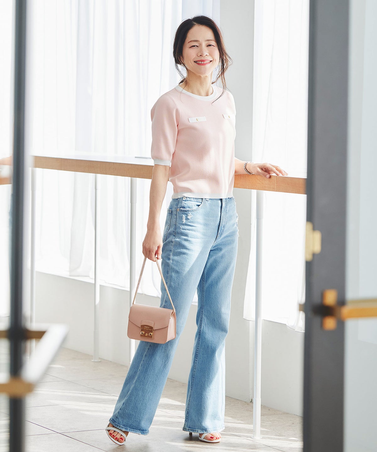 半袖ニット 配色トリム 金縁ボタン 薄手 春夏秋 レディース アンサンブル コンパクト丈 クルーネック 飾りポケット ピンク