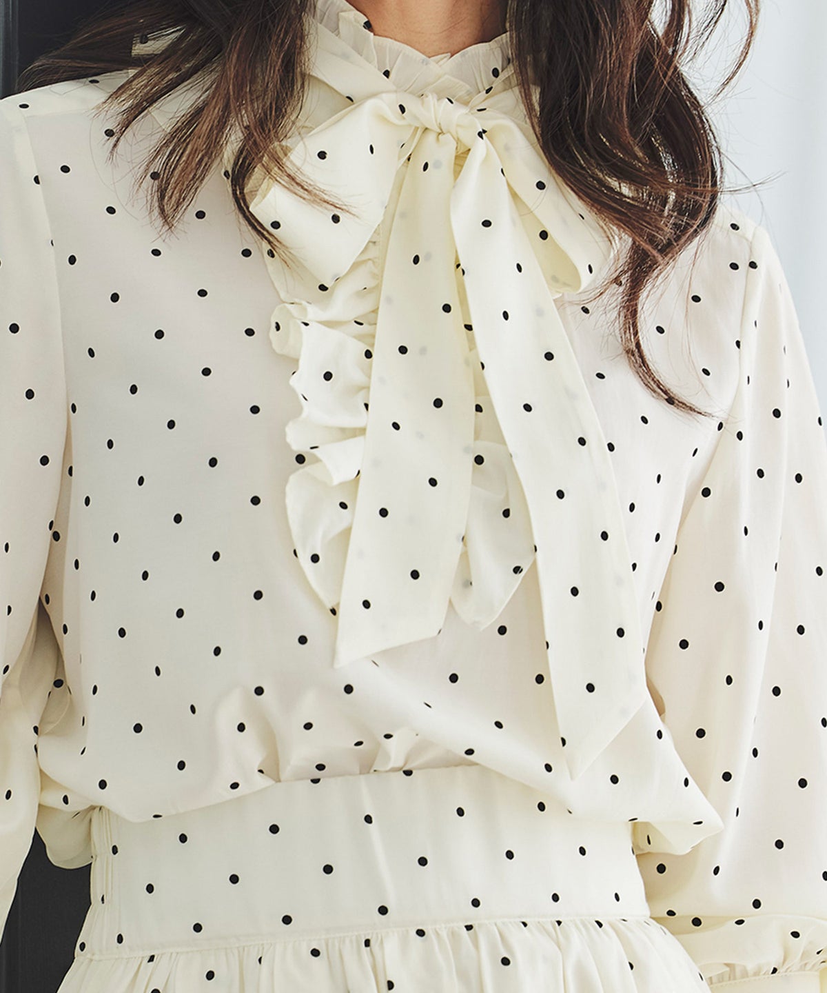 ブラウス リボン フリル ボウタイ 通勤 働く女性 アフタヌーンティー フェミニン 大人かわいい 上品 ドット柄 