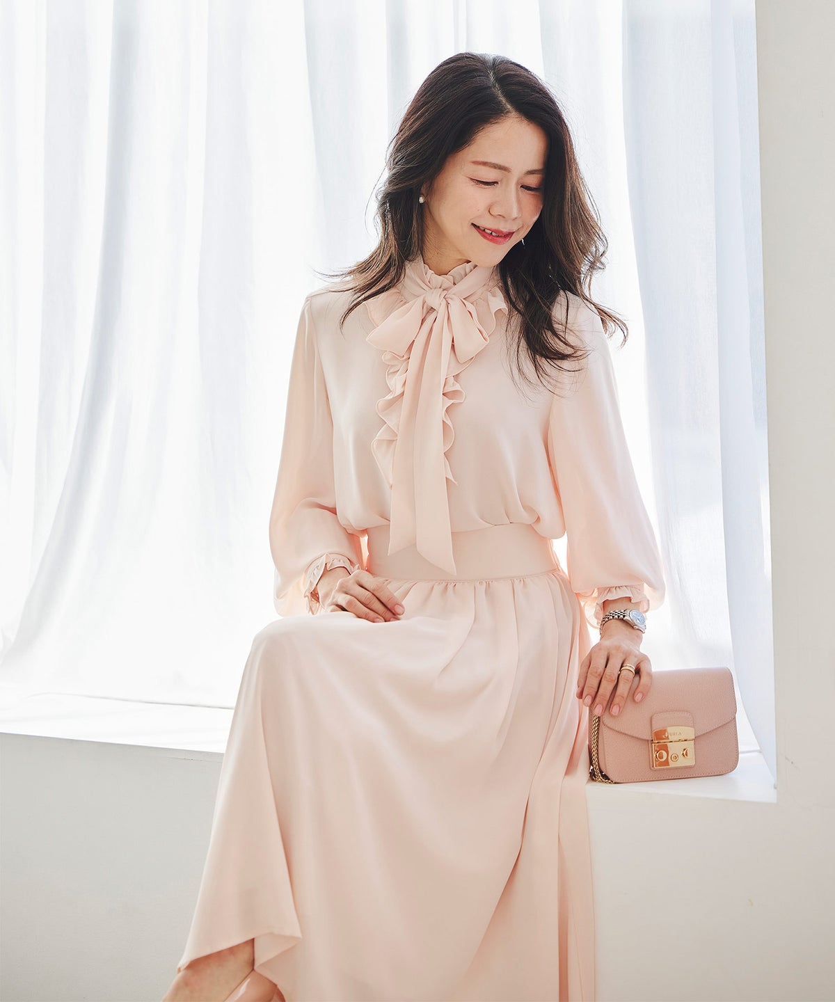 ブラウス リボン フリル ボウタイ 通勤 働く女性 アフタヌーンティー フェミニン 大人かわいい 上品 ピンク 