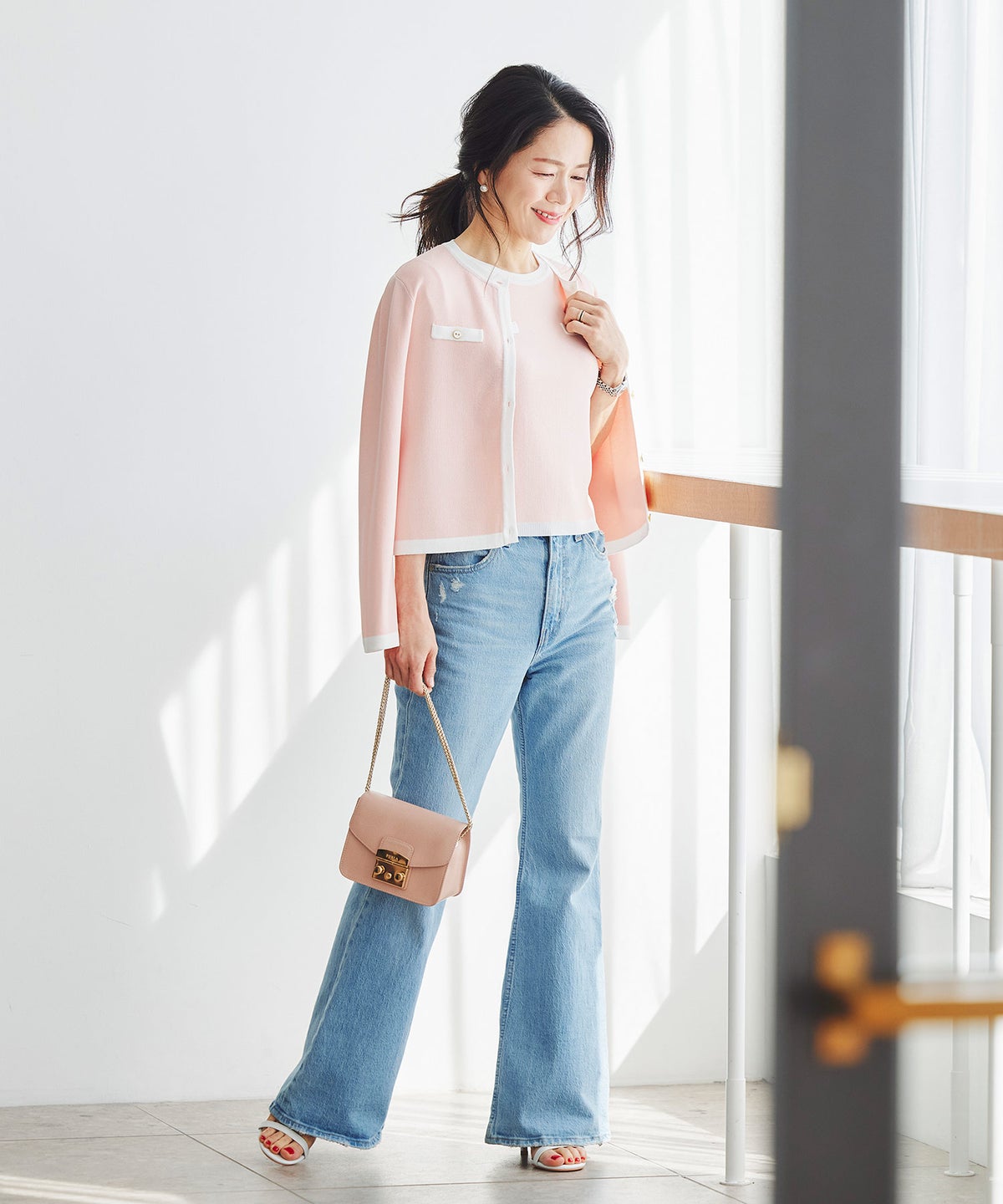 バイカラー ニットカーディガン 春 夏 薄手 クルーネック 長袖 飾りポケット 通勤 冷房対策 日焼け対策 レディース M L 黒 白 ピンク