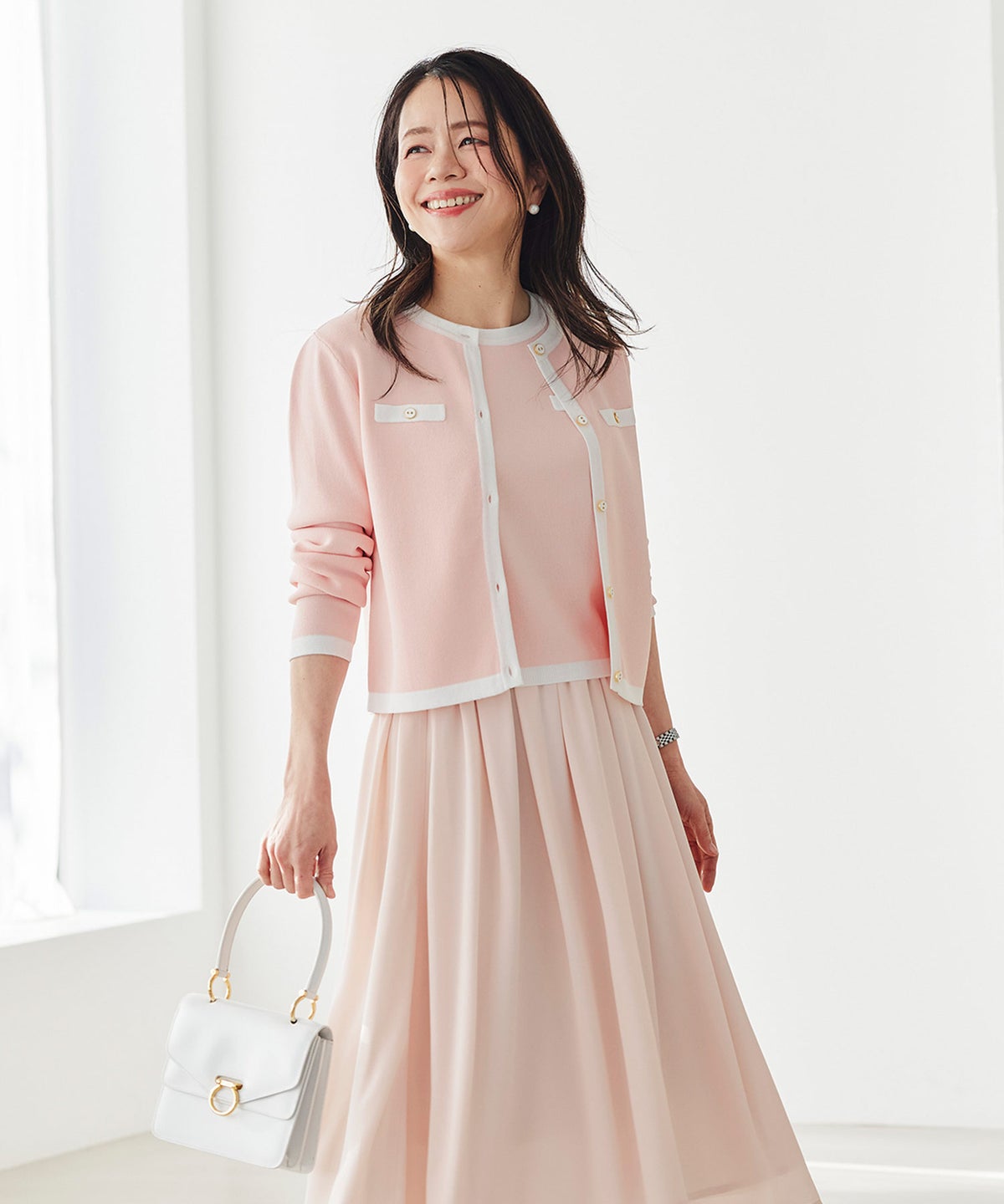 バイカラー ニットカーディガン 春 夏 薄手 クルーネック 長袖 飾りポケット 通勤 冷房対策 日焼け対策 レディース M L 黒 白 ピンク