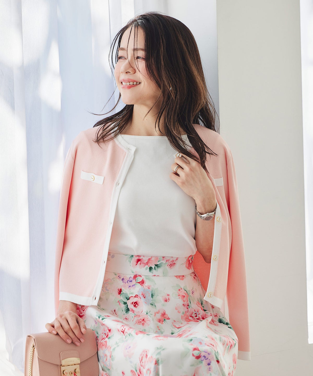 バイカラー ニットカーディガン 春 夏 薄手 クルーネック 長袖 飾りポケット 通勤 冷房対策 日焼け対策 レディース M L 黒 白 ピンク