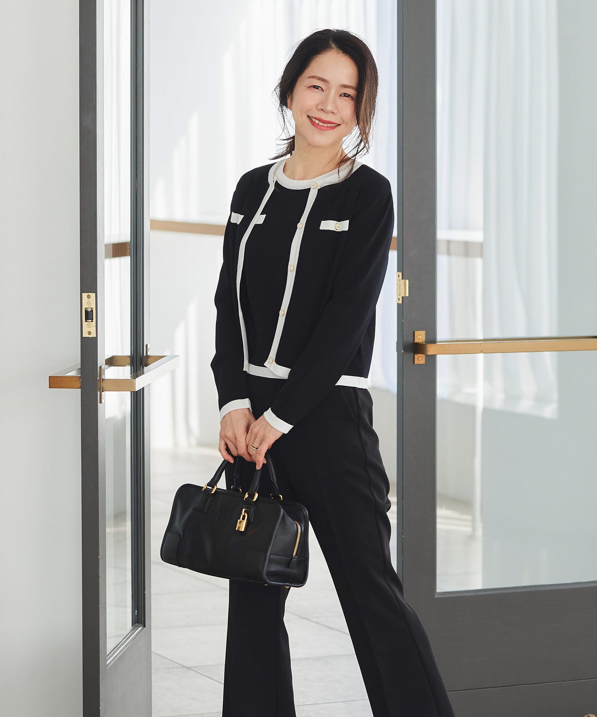 バイカラー ニットカーディガン 春 夏 薄手 クルーネック 長袖 飾りポケット 通勤 冷房対策 日焼け対策 レディース M L 黒 白 ピンク