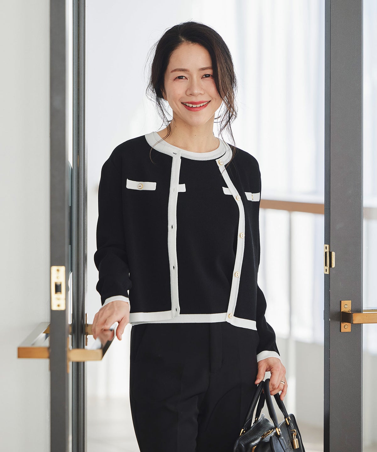 バイカラー ニットカーディガン 春 夏 薄手 クルーネック 長袖 飾りポケット 通勤 冷房対策 日焼け対策 レディース M L 黒 白 ピンク