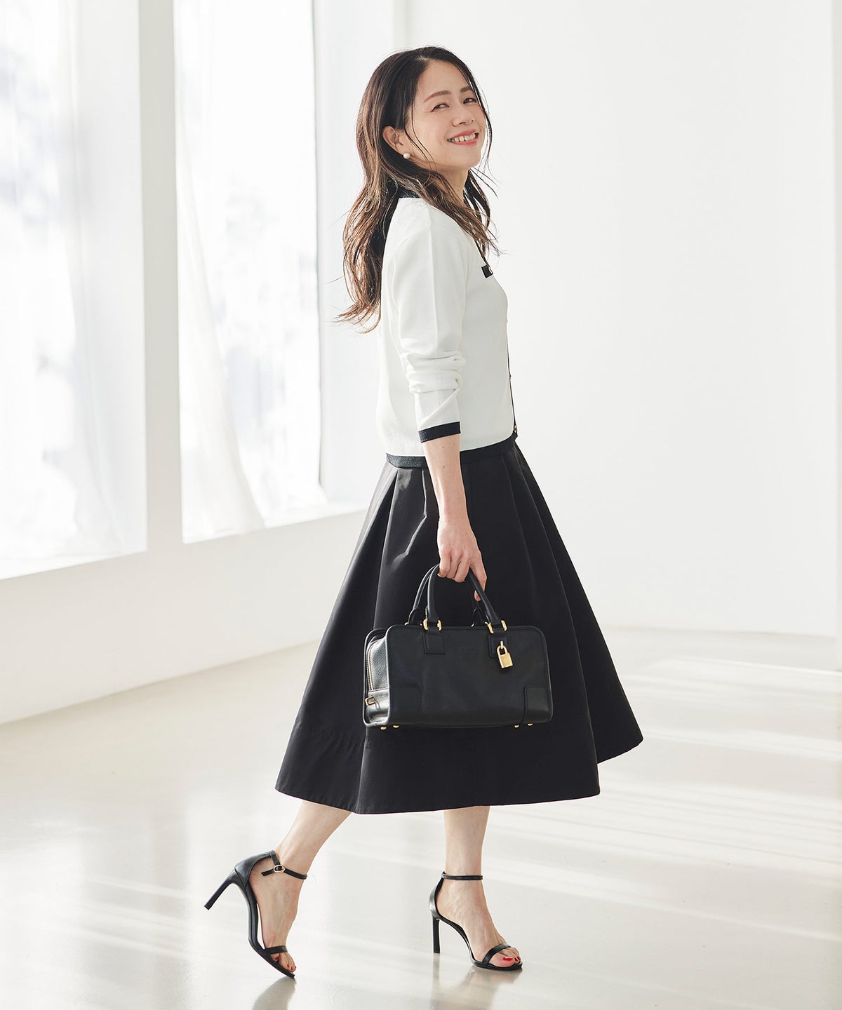 バイカラー ニットカーディガン 春 夏 薄手 クルーネック 長袖 飾りポケット 通勤 冷房対策 日焼け対策 レディース M L 黒 白 ピンク