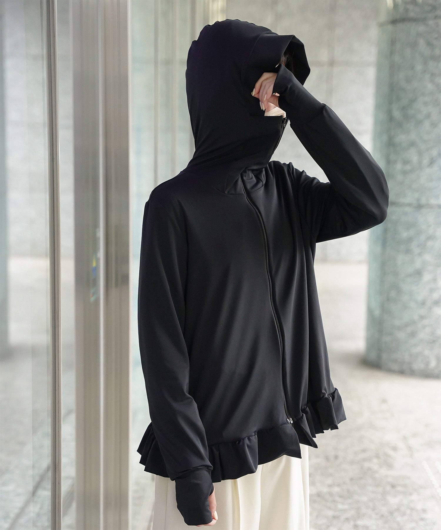 elu.uvカットパーカー　ブラック　新品 261089s-kago01.jpg