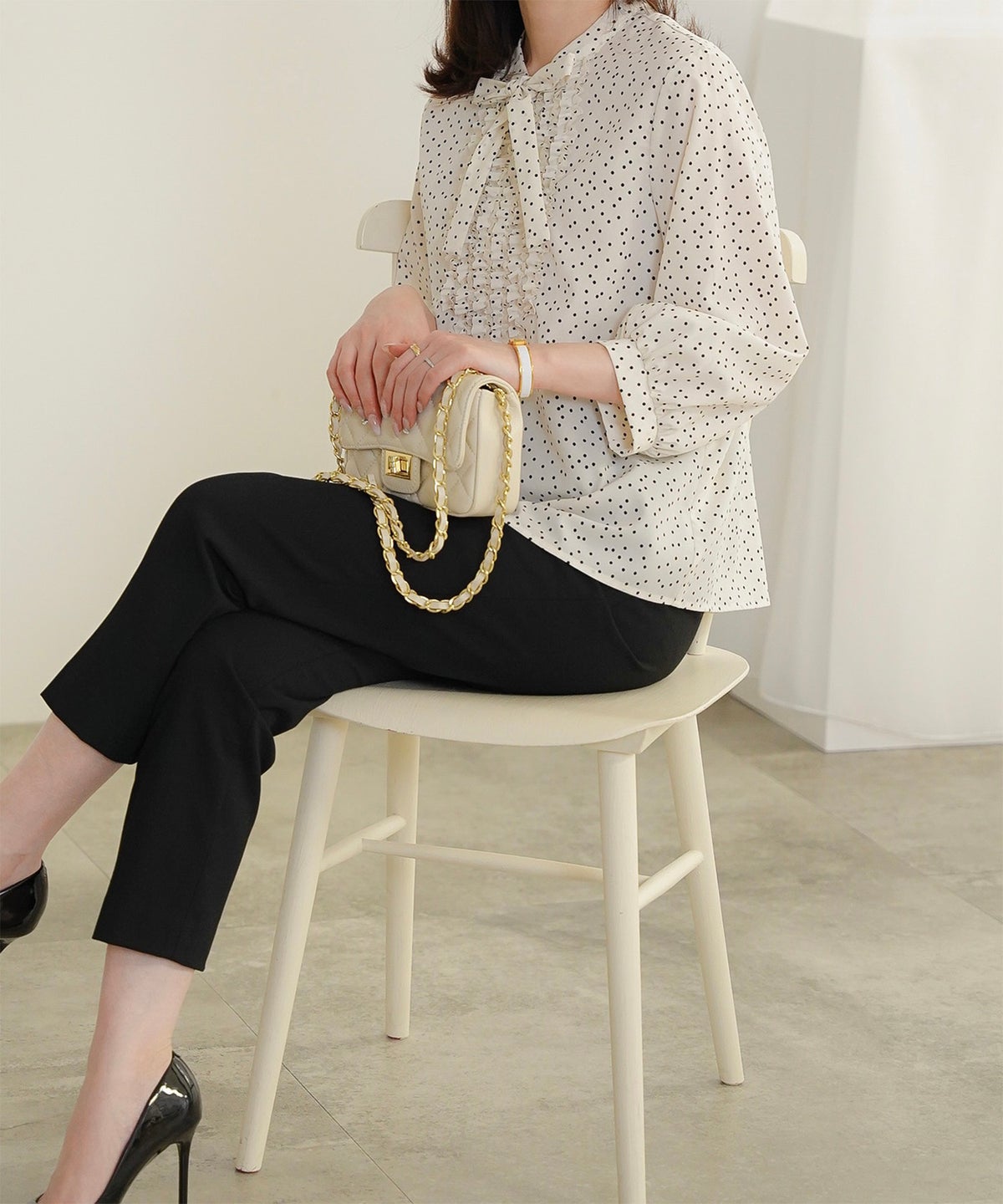 フロント フリル ボウタイ ブラウス レディース ファッション ホワイトドット アイボリー サックス ネイビー ブラックドット M