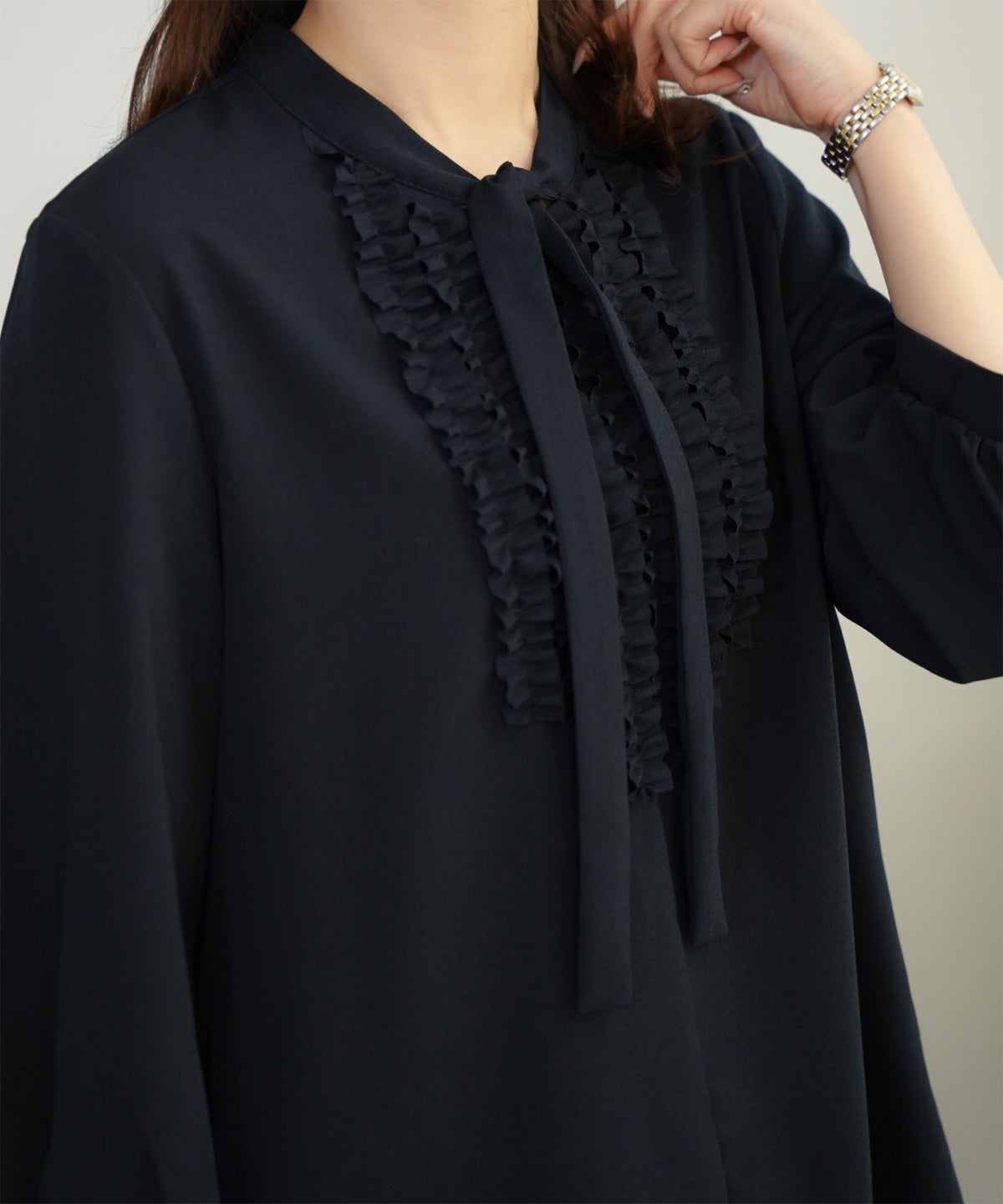 フロント フリル ボウタイ ブラウス レディース ファッション ホワイトドット アイボリー サックス ネイビー ブラックドット M