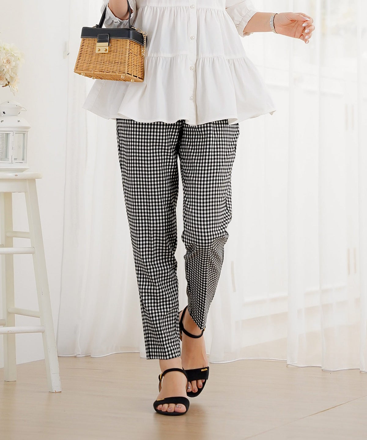 ボトムス テーパードパンツ パンツ きれいめ 上品 エレガント 細身 スリット ポケット エンブレム ボタン ゴールド タイトめ ストレッチ ハイストレッチ 無地 ギンガム オールシーズン 秋 冬 春 夏