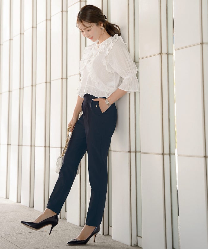 ボトムス テーパードパンツ パンツ きれいめ 上品 エレガント 細身 スリット ポケット エンブレム ボタン ゴールド タイトめ ストレッチ ハイストレッチ 無地 ギンガム オールシーズン 秋 冬 春 夏