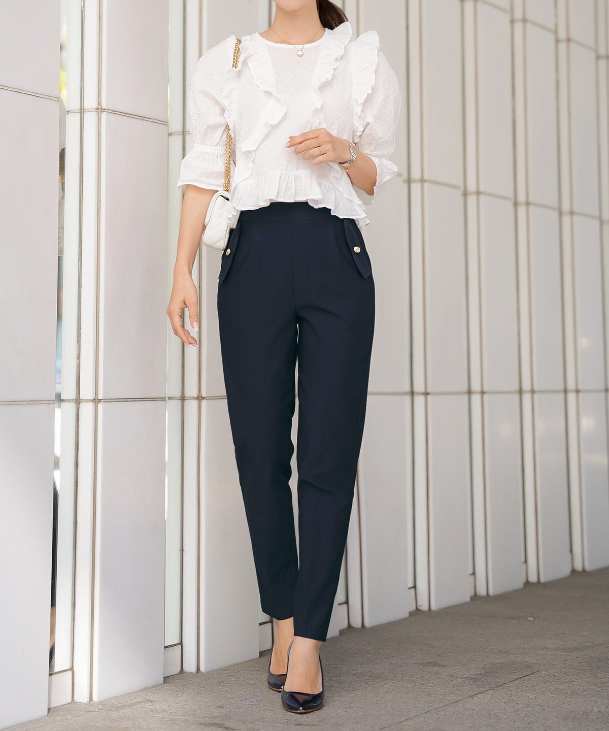 ボトムス テーパードパンツ パンツ きれいめ 上品 エレガント 細身 スリット ポケット エンブレム ボタン ゴールド タイトめ ストレッチ ハイストレッチ 無地 ギンガム オールシーズン 秋 冬 春 夏