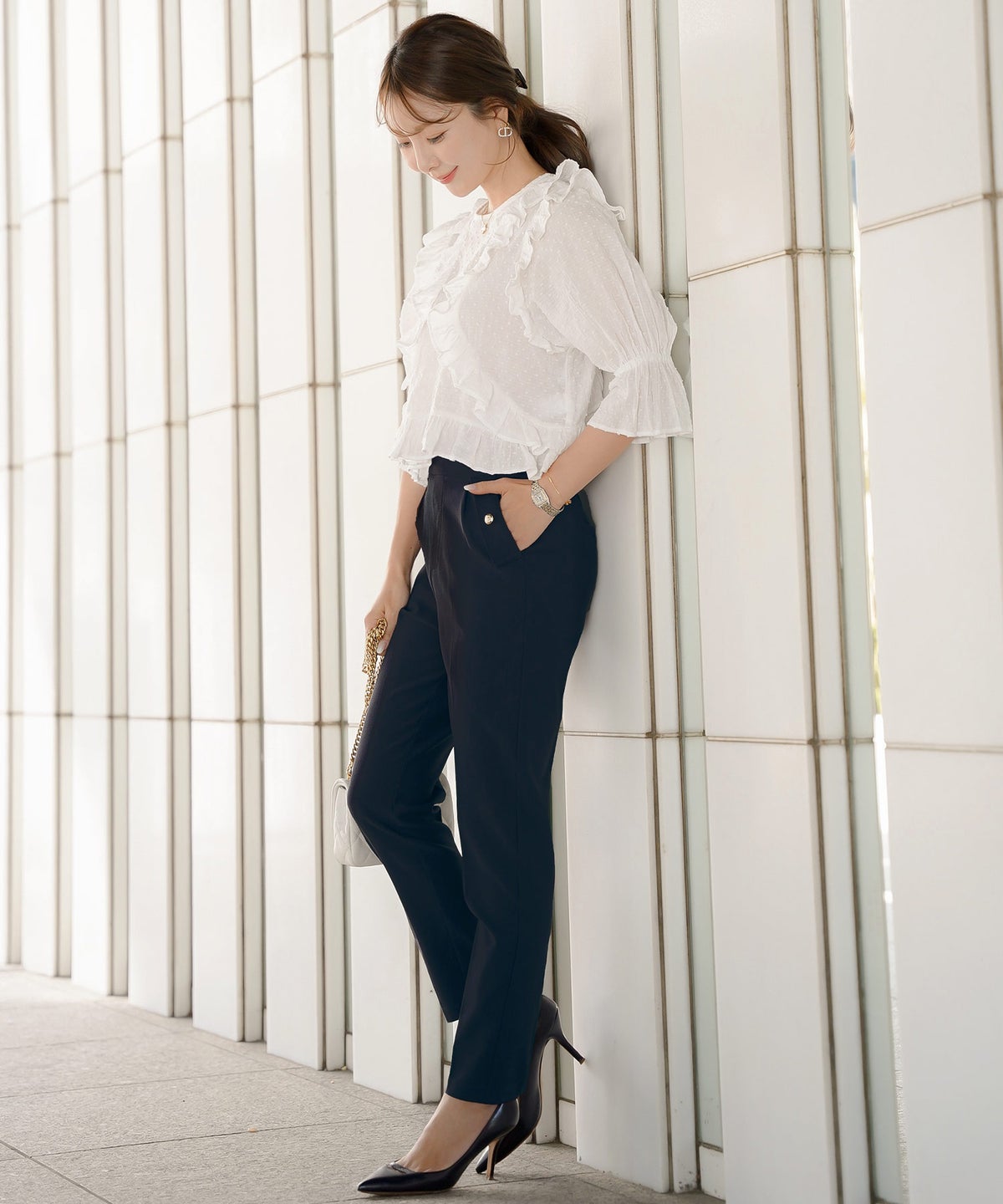 ボトムス テーパードパンツ パンツ きれいめ 上品 エレガント 細身 スリット ポケット エンブレム ボタン ゴールド タイトめ ストレッチ ハイストレッチ 無地 ギンガム オールシーズン 秋 冬 春 夏