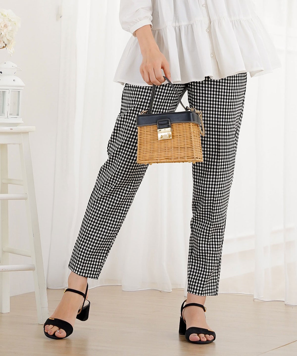 ボトムス テーパードパンツ パンツ きれいめ 上品 エレガント 細身 スリット ポケット エンブレム ボタン ゴールド タイトめ ストレッチ ハイストレッチ 無地 ギンガム オールシーズン 秋 冬 春 夏