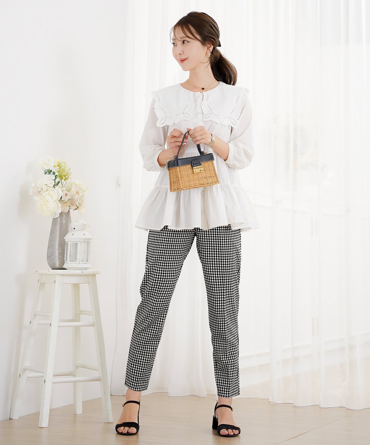 ボトムス テーパードパンツ パンツ きれいめ 上品 エレガント 細身 スリット ポケット エンブレム ボタン ゴールド タイトめ ストレッチ ハイストレッチ 無地 ギンガム オールシーズン 秋 冬 春 夏