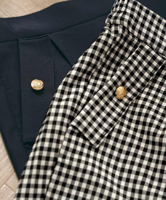 ボトムス テーパードパンツ パンツ きれいめ 上品 エレガント 細身 スリット ポケット エンブレム ボタン ゴールド タイトめ ストレッチ ハイストレッチ 無地 ギンガム オールシーズン 秋 冬 春 夏