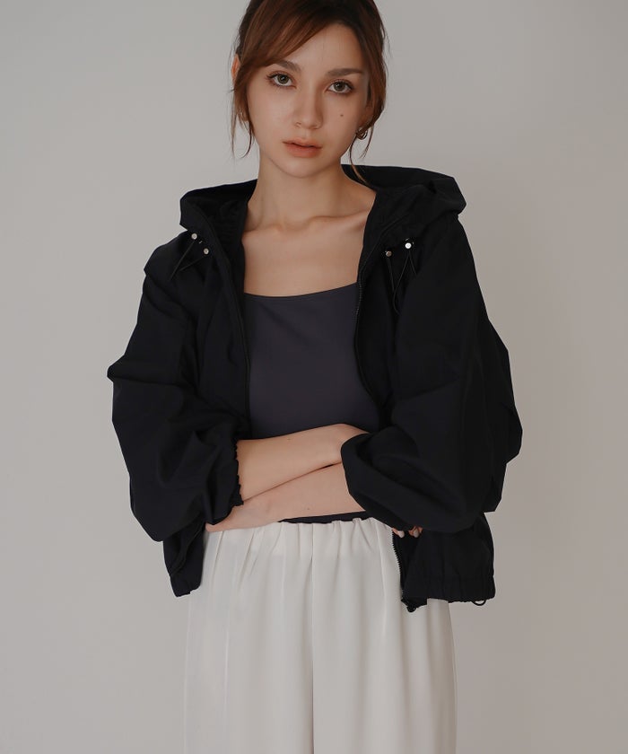 ［UＶカット］シアー ギャザリング フード ブルゾン KINO THE KEI ナイロンブルゾン フードブルゾン ライトアウター ショートブルゾン ナイロンジャケット フードジャケット ウィンドブレーカー ドローストリングブルゾン ドロストデザイン ギャザーネック スタンドネックブルゾン