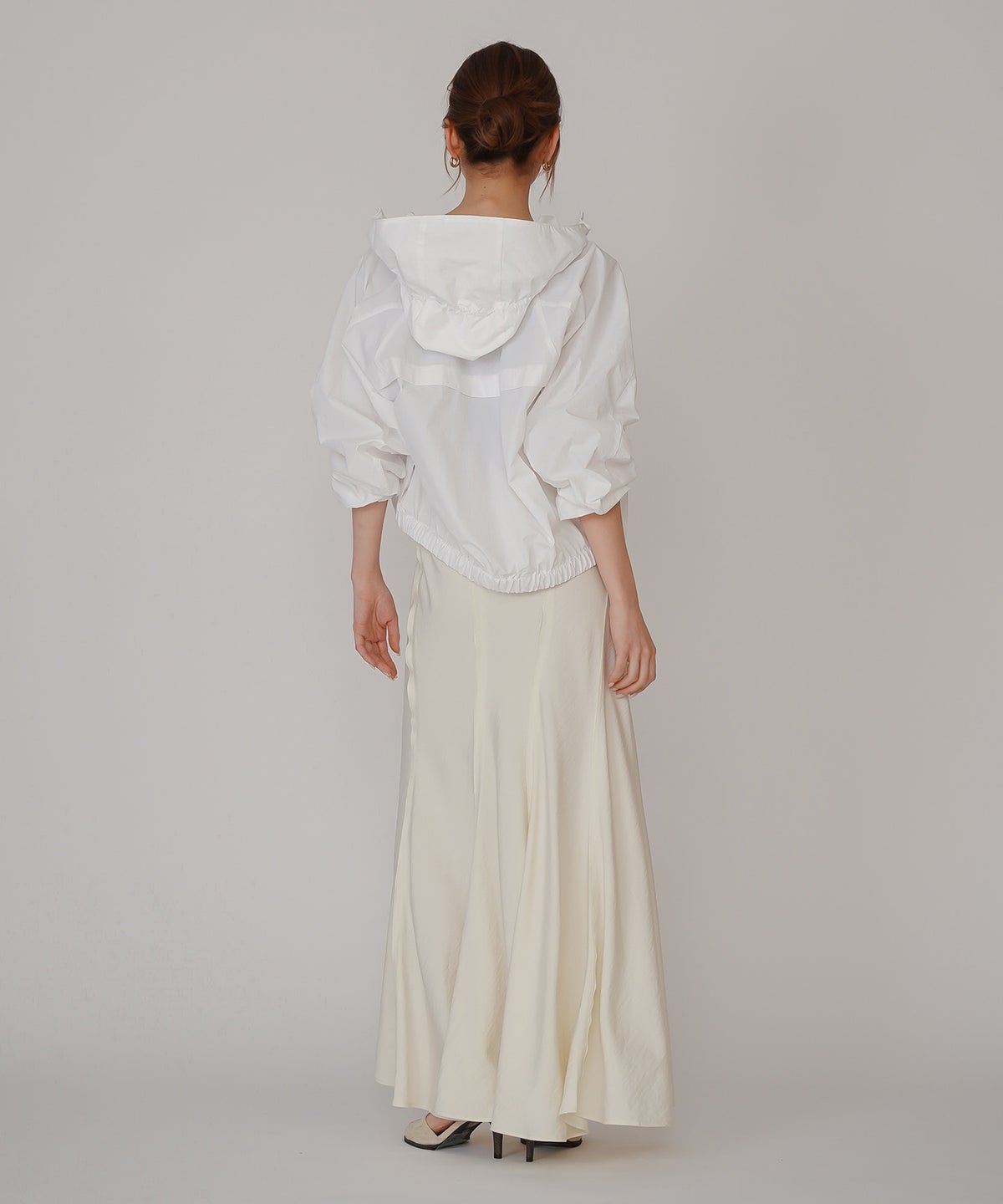 ［UＶカット］シアー ギャザリング フード ブルゾン KINO THE KEI ナイロンブルゾン フードブルゾン ライトアウター ショートブルゾン ナイロンジャケット フードジャケット ウィンドブレーカー ドローストリングブルゾン ドロストデザイン ギャザーネック スタンドネックブルゾン