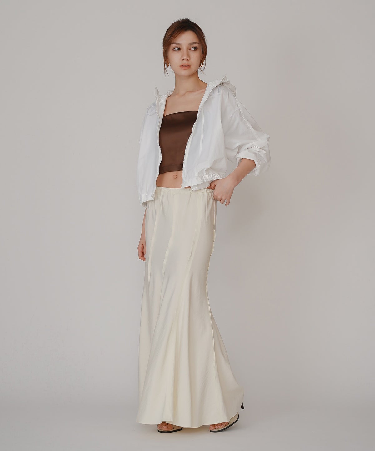 ［UＶカット］シアー ギャザリング フード ブルゾン KINO THE KEI ナイロンブルゾン フードブルゾン ライトアウター ショートブルゾン ナイロンジャケット フードジャケット ウィンドブレーカー ドローストリングブルゾン ドロストデザイン ギャザーネック スタンドネックブルゾン