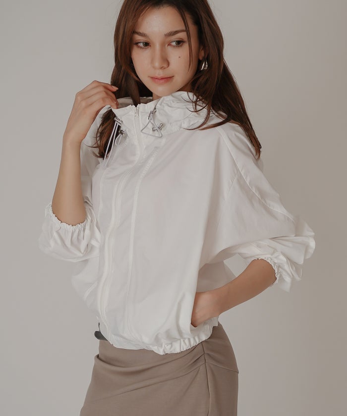 ［UＶカット］シアー ギャザリング フード ブルゾン KINO THE KEI ナイロンブルゾン フードブルゾン ライトアウター ショートブルゾン ナイロンジャケット フードジャケット ウィンドブレーカー ドローストリングブルゾン ドロストデザイン ギャザーネック スタンドネックブルゾン