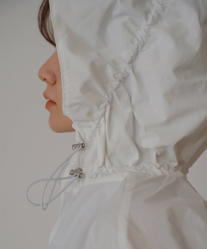 ［UＶカット］シアー ギャザリング フード ブルゾン KINO THE KEI ナイロンブルゾン フードブルゾン ライトアウター ショートブルゾン ナイロンジャケット フードジャケット ウィンドブレーカー ドローストリングブルゾン ドロストデザイン ギャザーネック スタンドネックブルゾン