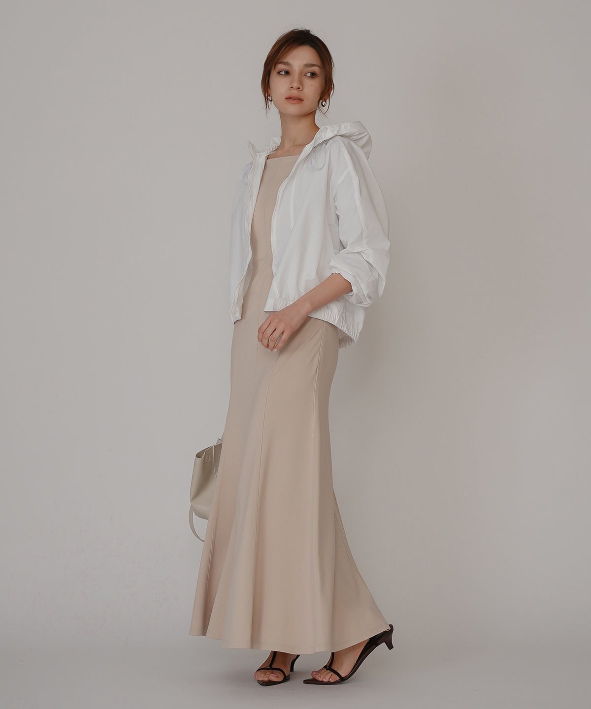 ［UＶカット］シアー ギャザリング フード ブルゾン KINO THE KEI ナイロンブルゾン フードブルゾン ライトアウター ショートブルゾン ナイロンジャケット フードジャケット ウィンドブレーカー ドローストリングブルゾン ドロストデザイン ギャザーネック スタンドネックブルゾン